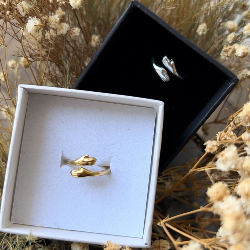 MONORA – PRSTAN VEČNEGA OBJEMA